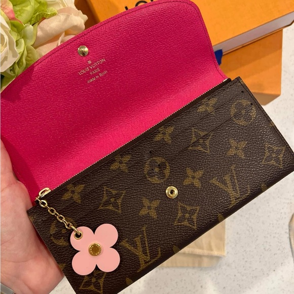 🌸🌸Monogram Bloom Flower Emilie Wallet🌸🌸 - Picture 2 of 5